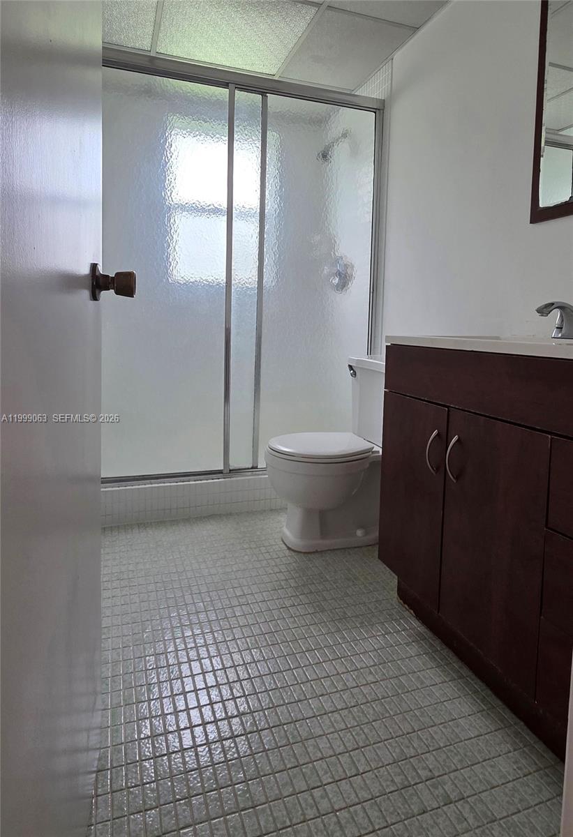 LAKEWOOD ON THE GREEN CON - Residential