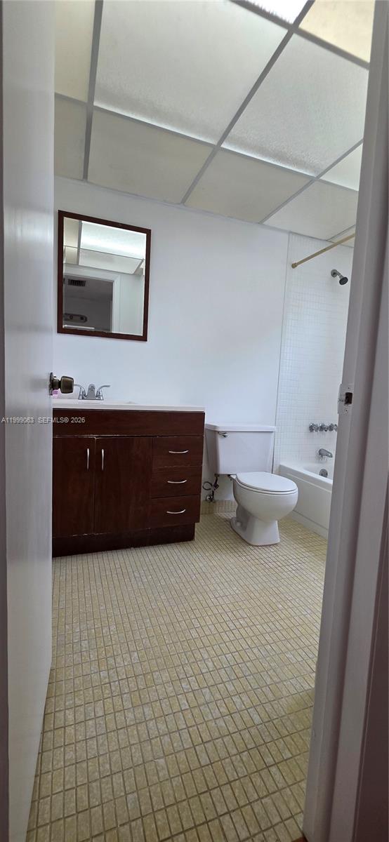 LAKEWOOD ON THE GREEN CON - Residential