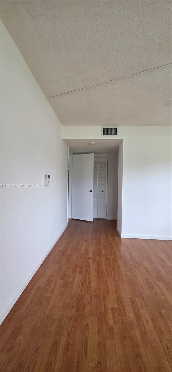 LAKEWOOD ON THE GREEN CON - Residential