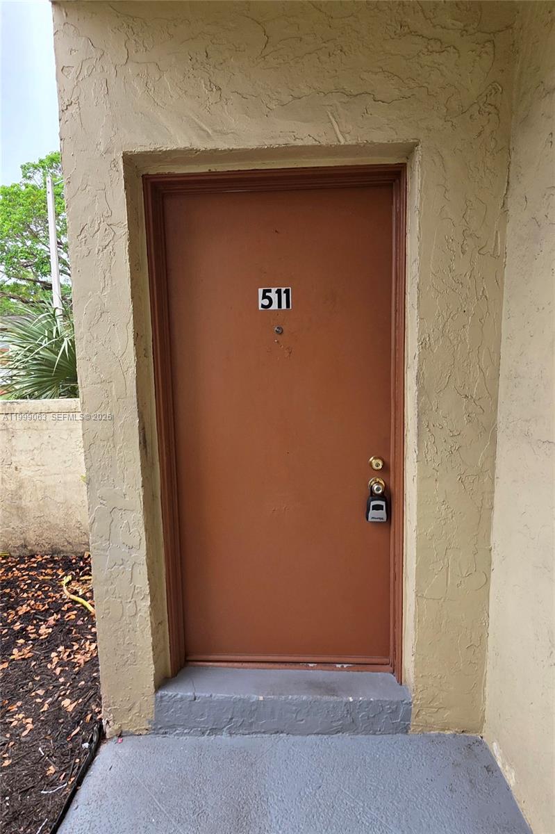 LAKEWOOD ON THE GREEN CON - Residential