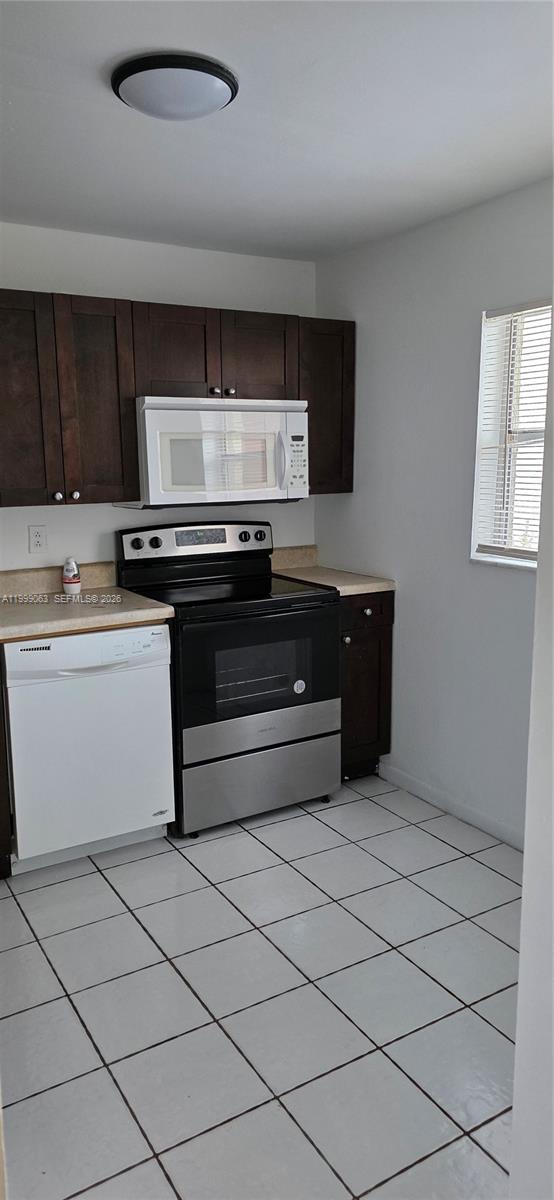 LAKEWOOD ON THE GREEN CON - Residential