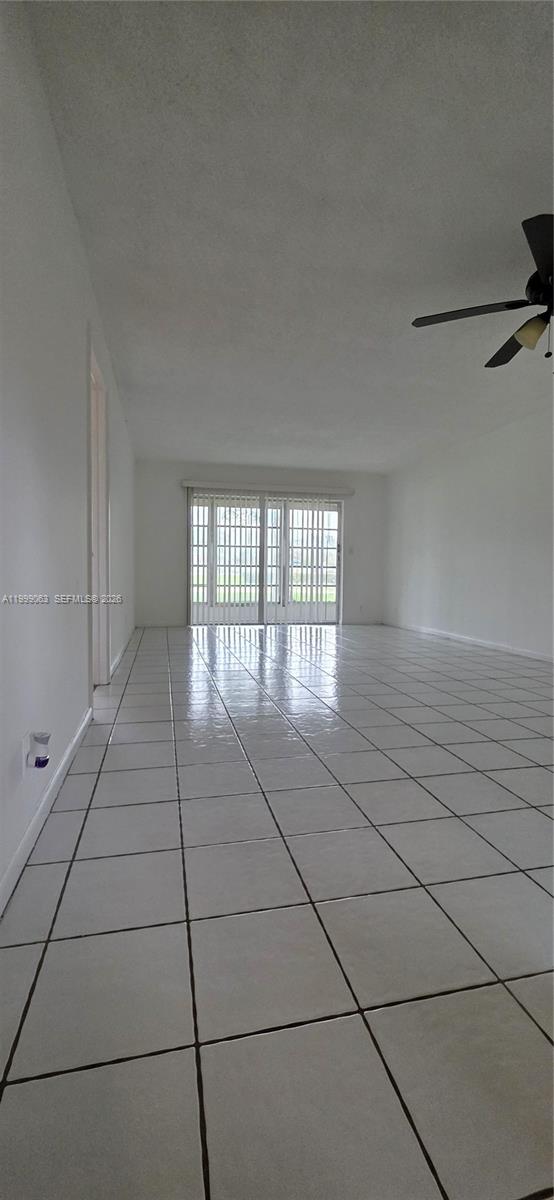 LAKEWOOD ON THE GREEN CON - Residential