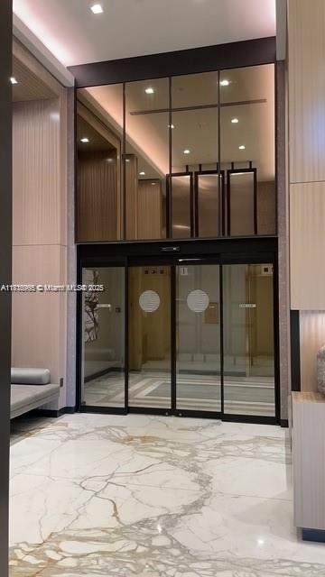 MARINA TOWER CONDO - Residential Lease
