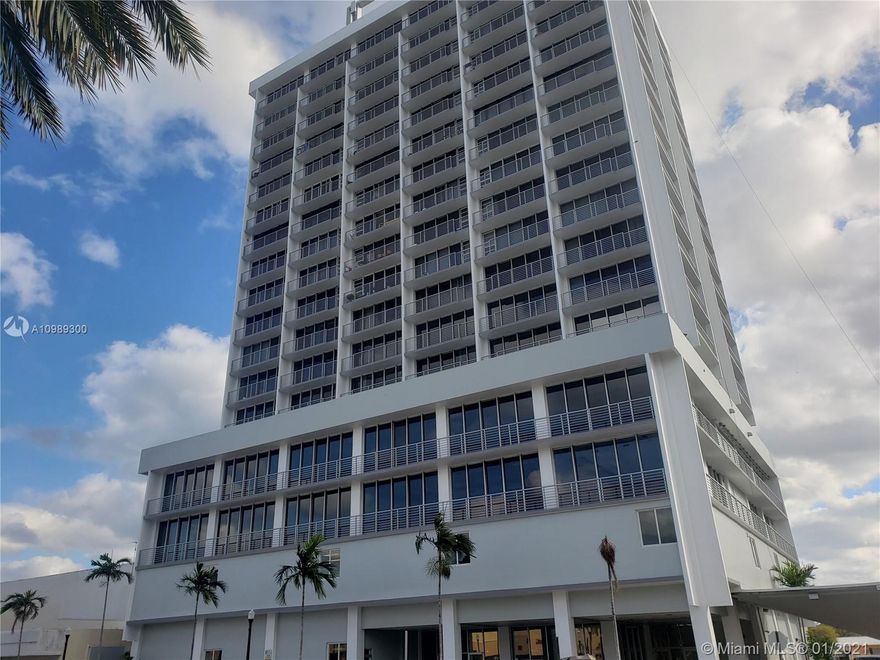 LOCATON LOCATION LOCATION... DOWNTOWN HOLLYWOOD.. WALKING DISTANCE TO EVERYTHING.  GREAT CITY VIEWS! MINS TO I95, BEACHES, HOLLYWOOD CIRCLE, RESTAURANTS, ENTERTANMENT AND MORE! WASHER DRYER IN UNIT TOO