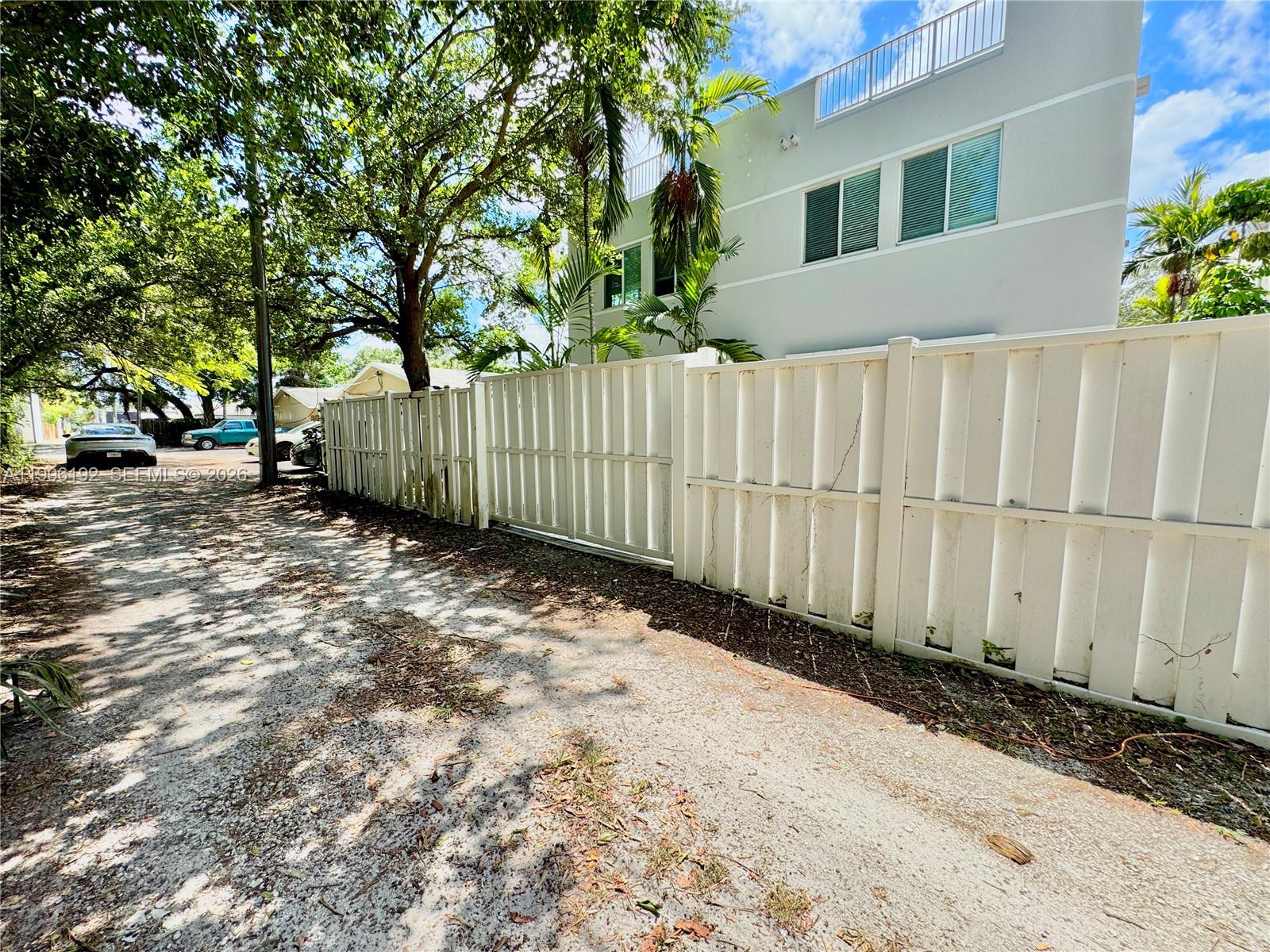 TOWN OF FORT LAUDERDALE B - Residential Lease