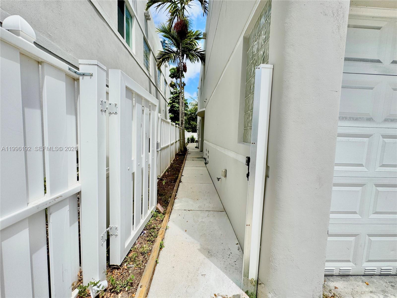TOWN OF FORT LAUDERDALE B - Residential Lease