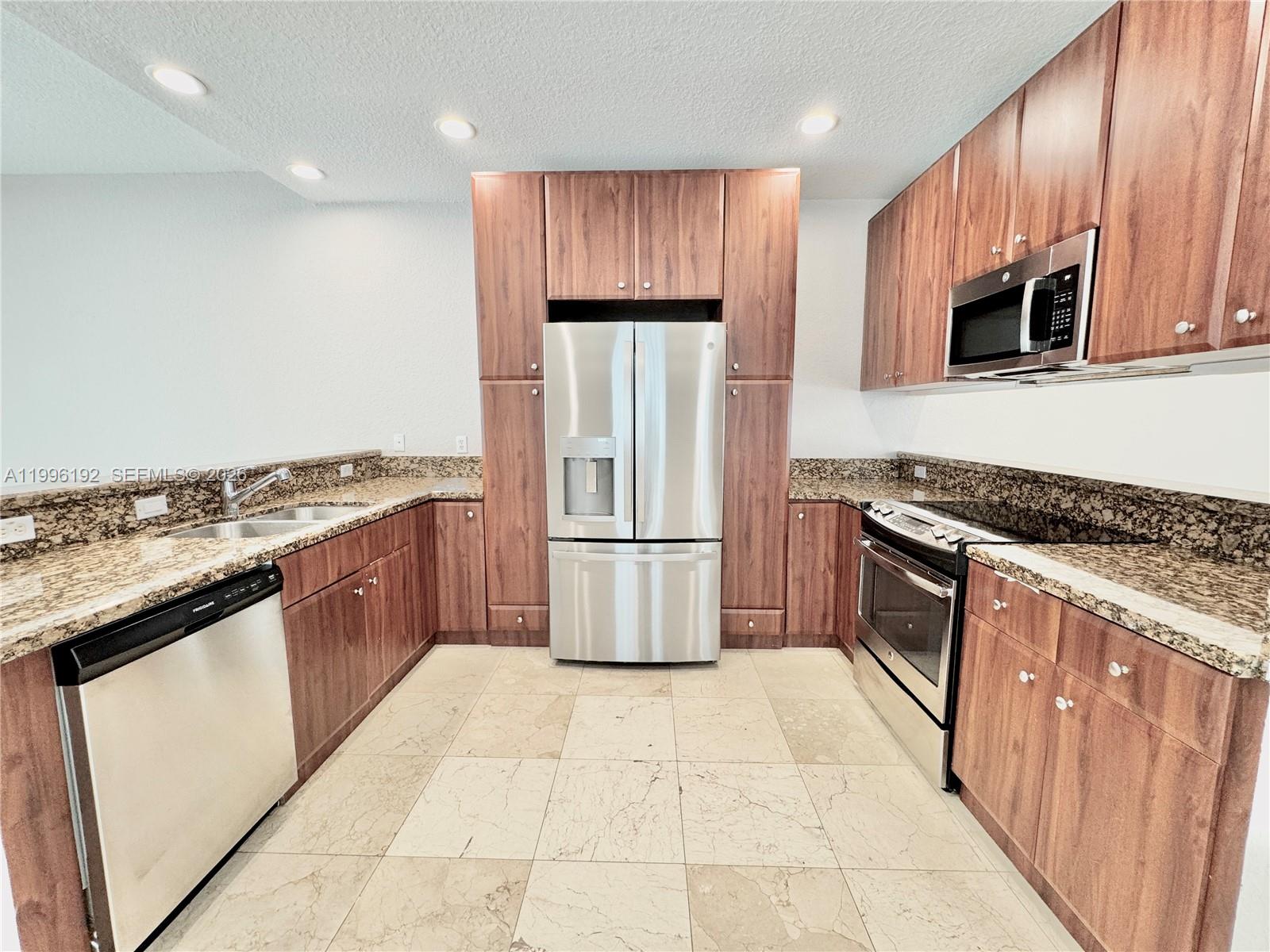 TOWN OF FORT LAUDERDALE B - Residential Lease