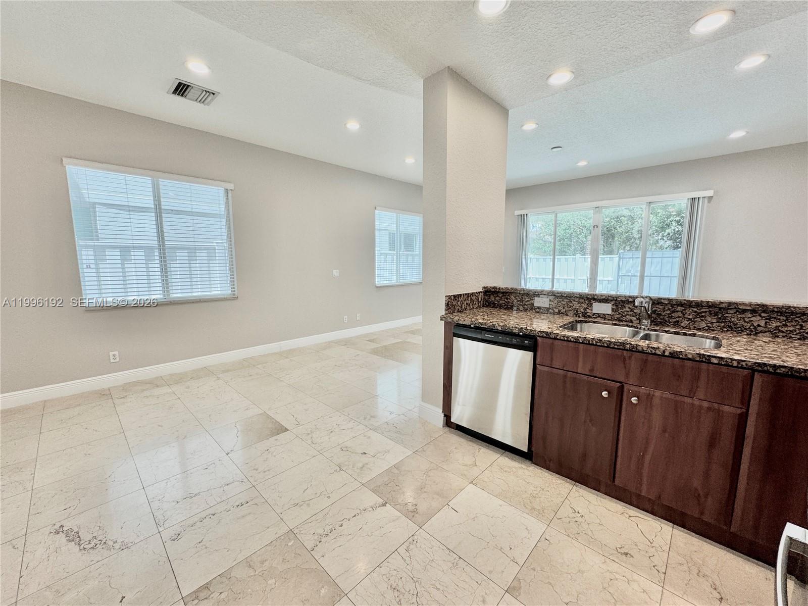 TOWN OF FORT LAUDERDALE B - Residential Lease