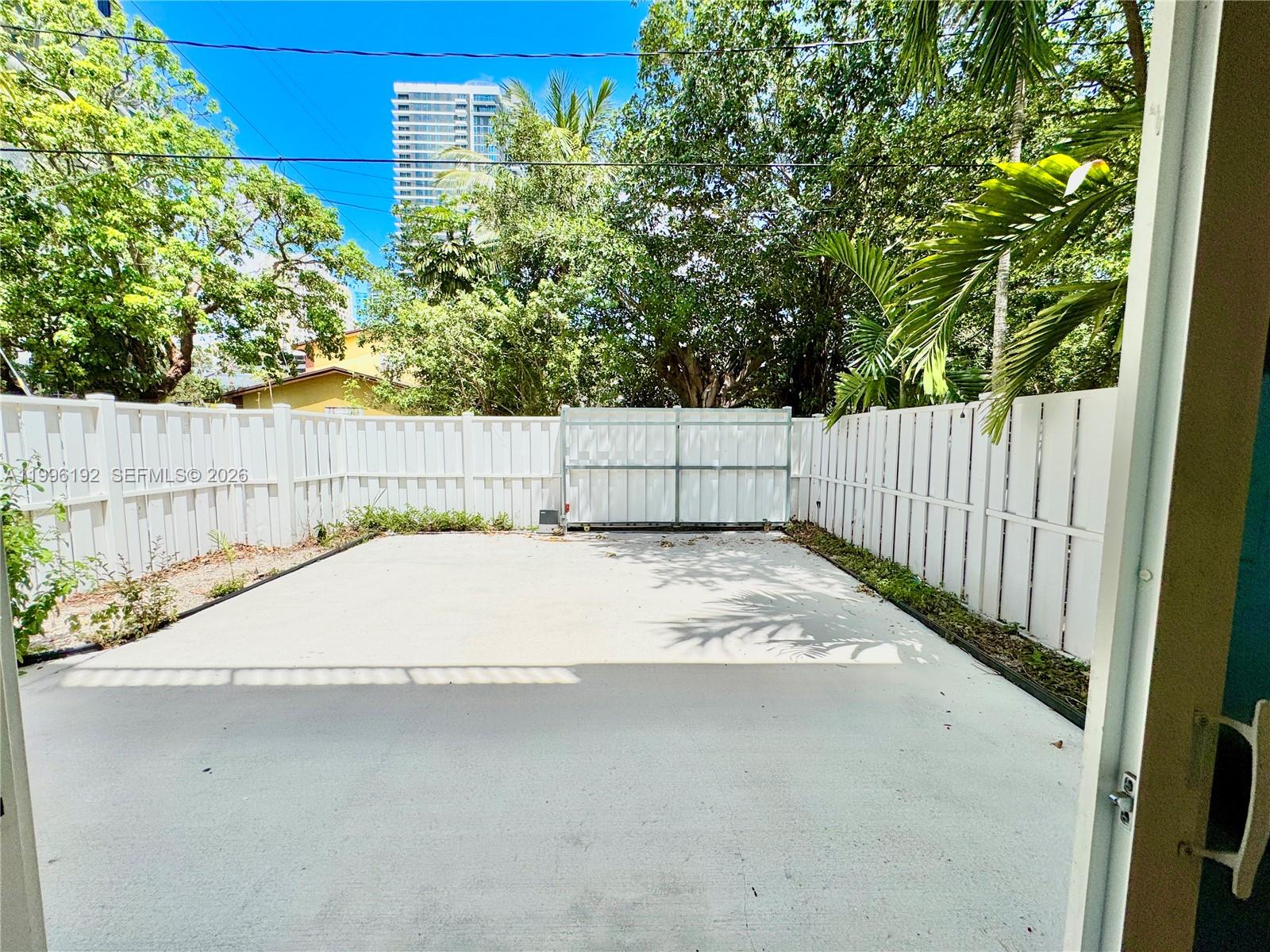 TOWN OF FORT LAUDERDALE B - Residential Lease