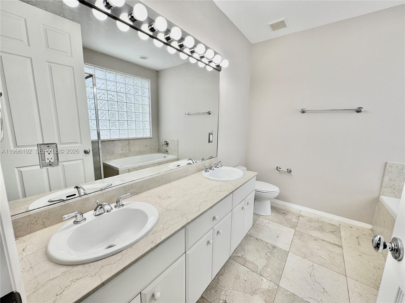 TOWN OF FORT LAUDERDALE B - Residential Lease