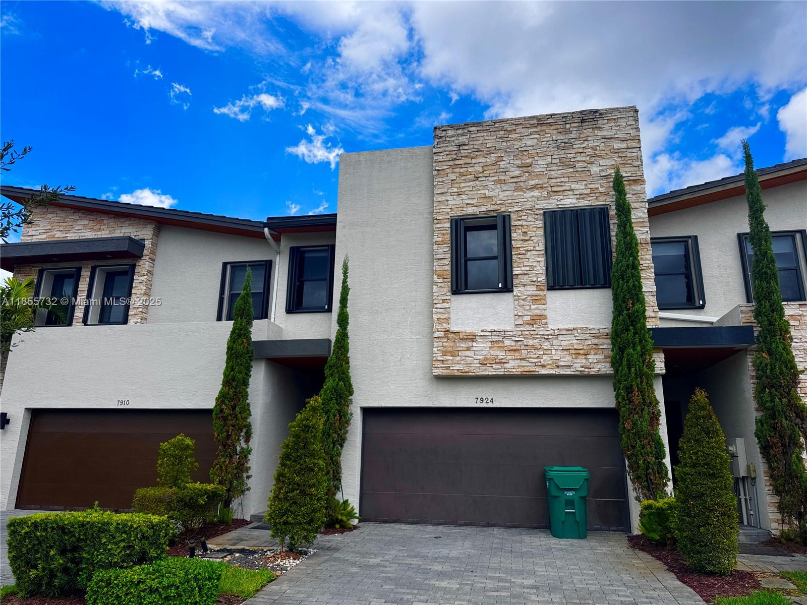 GRAND BAY SOUTH TOWNHOMES - Residential Lease