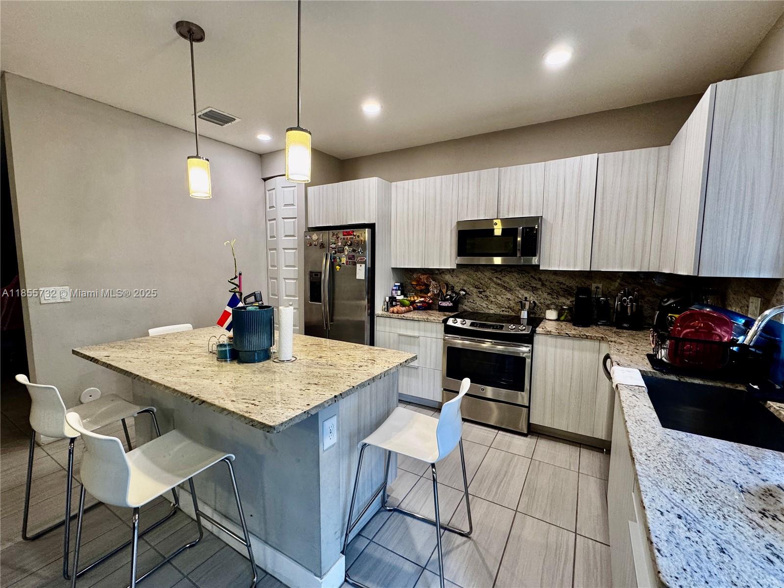 GRAND BAY SOUTH TOWNHOMES - Residential Lease