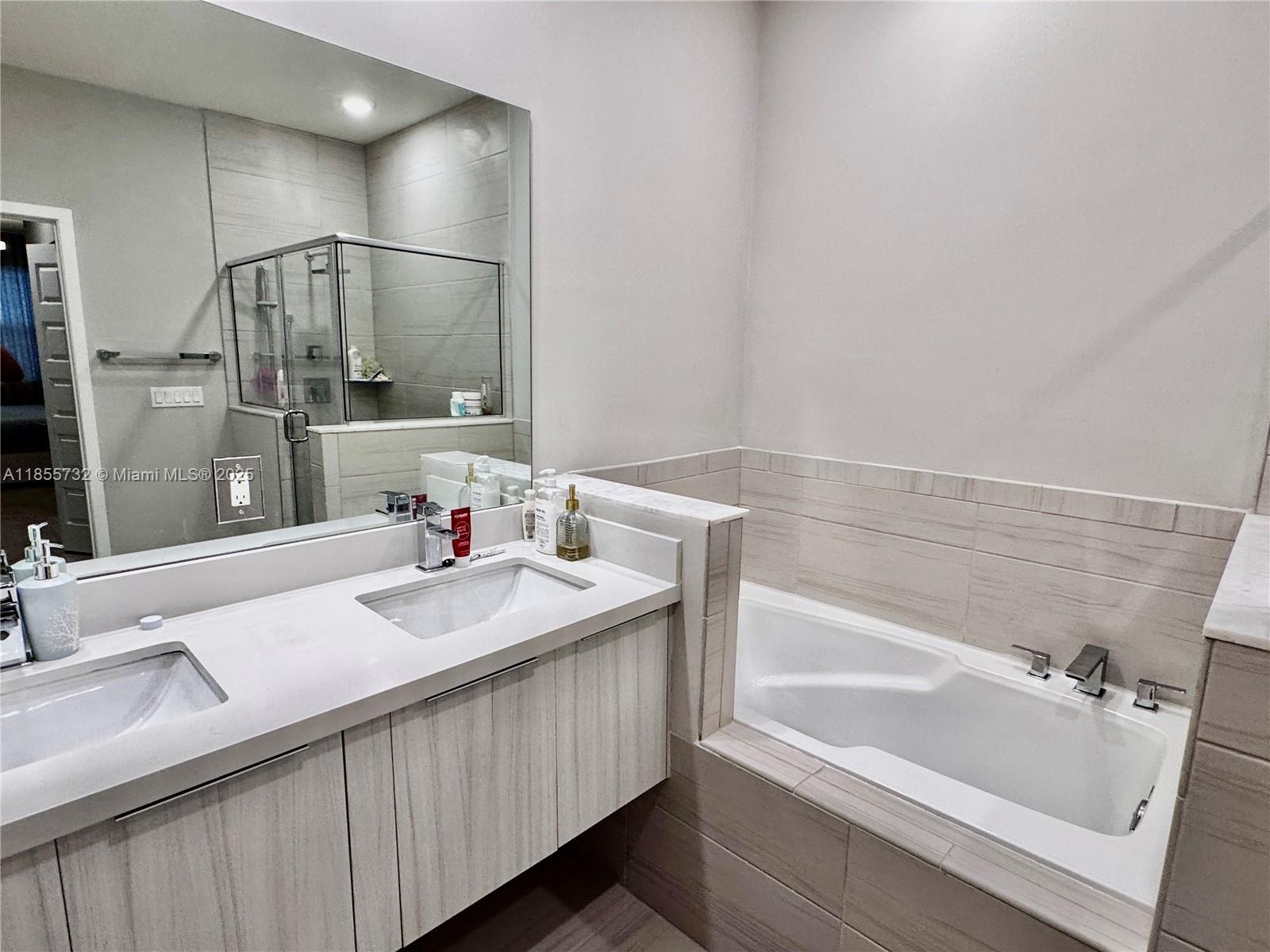 GRAND BAY SOUTH TOWNHOMES - Residential Lease