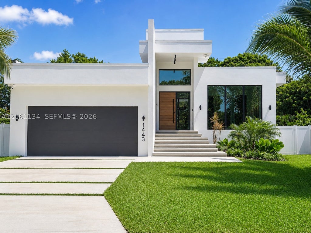 Photo of Hollywood, FL 33020 (MLS # A12061134)