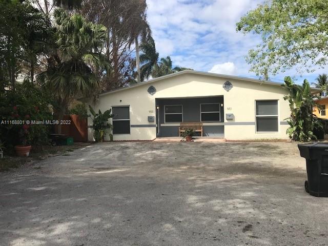 Crescent Park ,partially updated 3/2 duplex . dead - end street ,very spacious with screened patio and private back yard , new stainless steel appliance . centrally located. near state rd 84 , I-95 , us-1 , port everglades and airport. neighborhood park nearby with children play area , landlord pays for water ,sewer garbage and landscaping . pets allowed with restriction and only with owner's approval .
please provide full application form with employment , income and rental history . government I-d required for all adult over 18 years old .
showing with appointment only, call or text agent for showing .