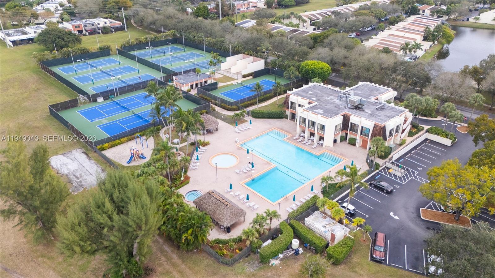 SUNSET KENDALL VILLAS - Residential