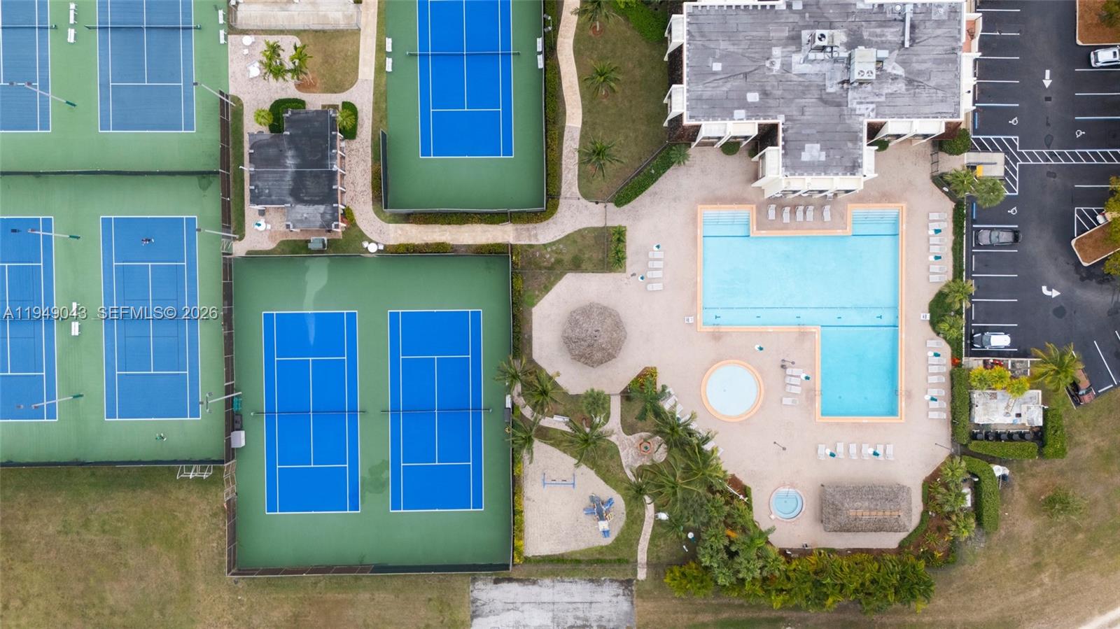 SUNSET KENDALL VILLAS - Residential