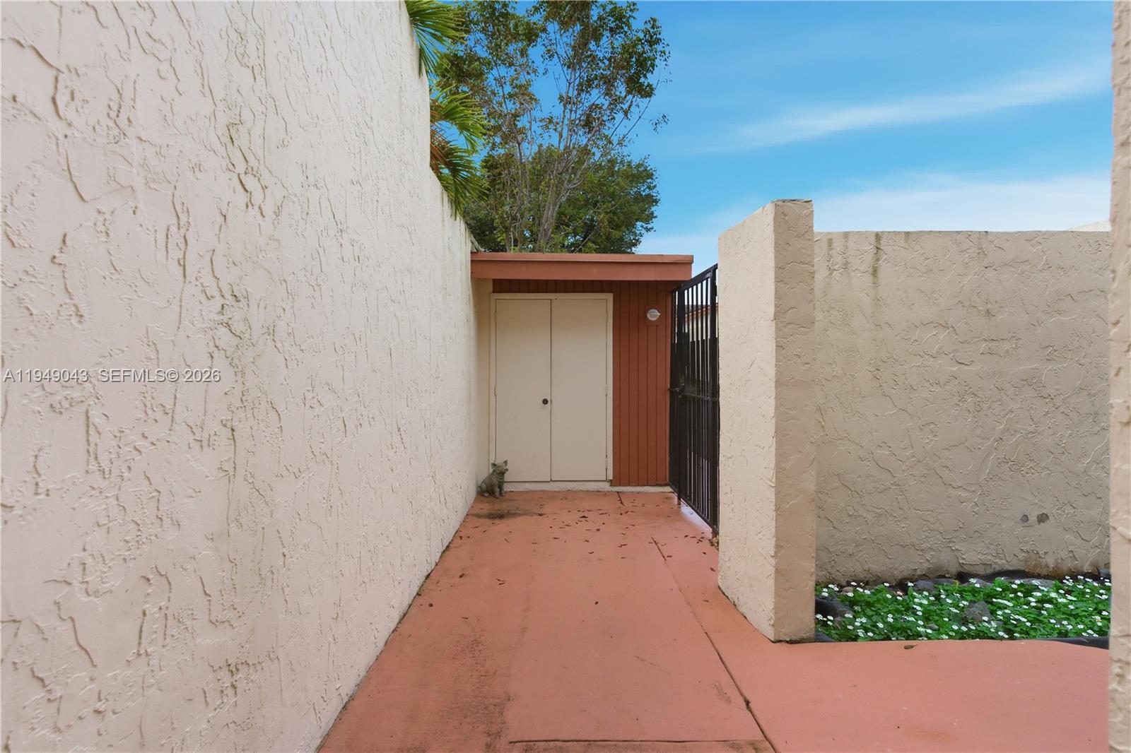 SUNSET KENDALL VILLAS - Residential