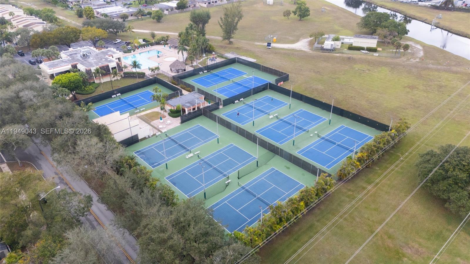 SUNSET KENDALL VILLAS - Residential