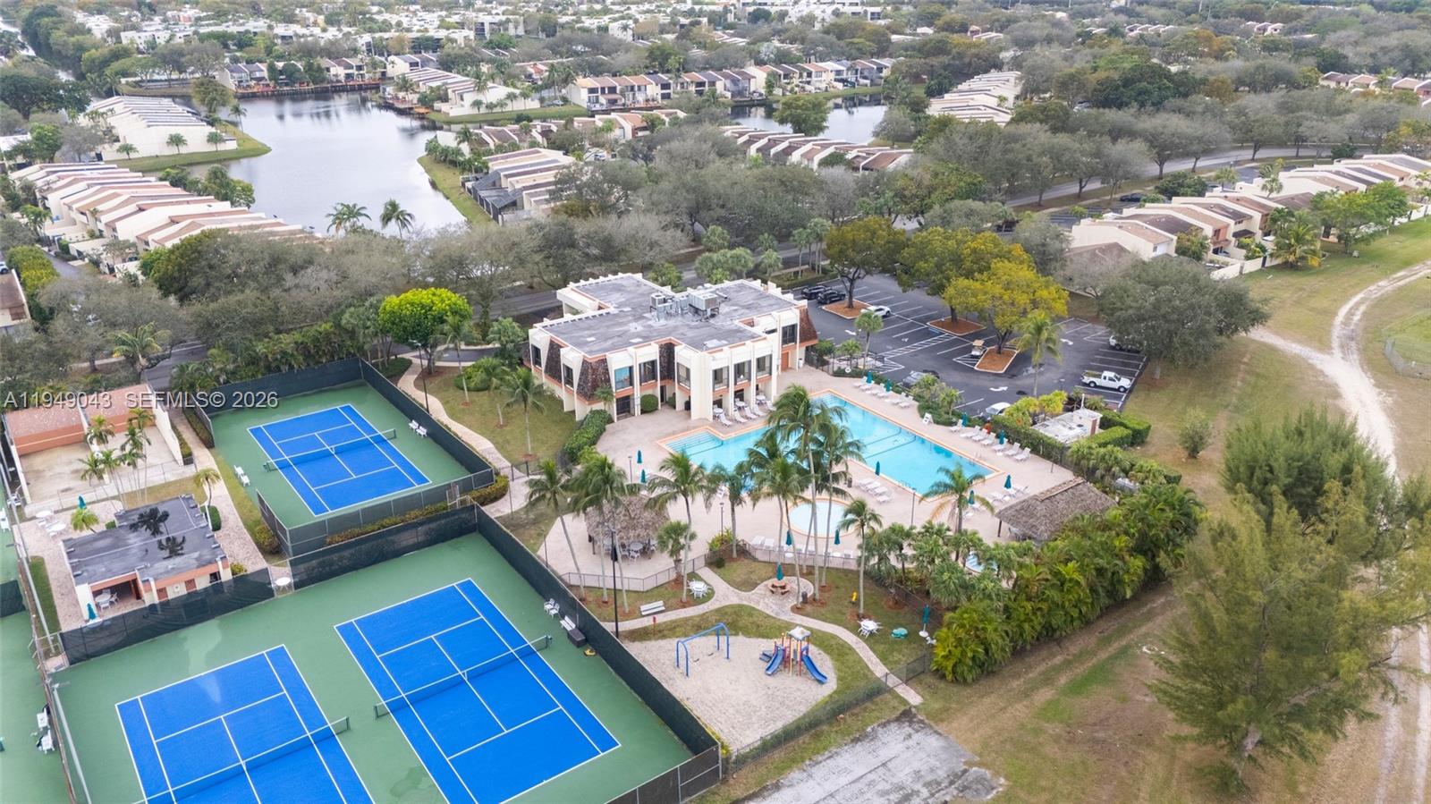 SUNSET KENDALL VILLAS - Residential