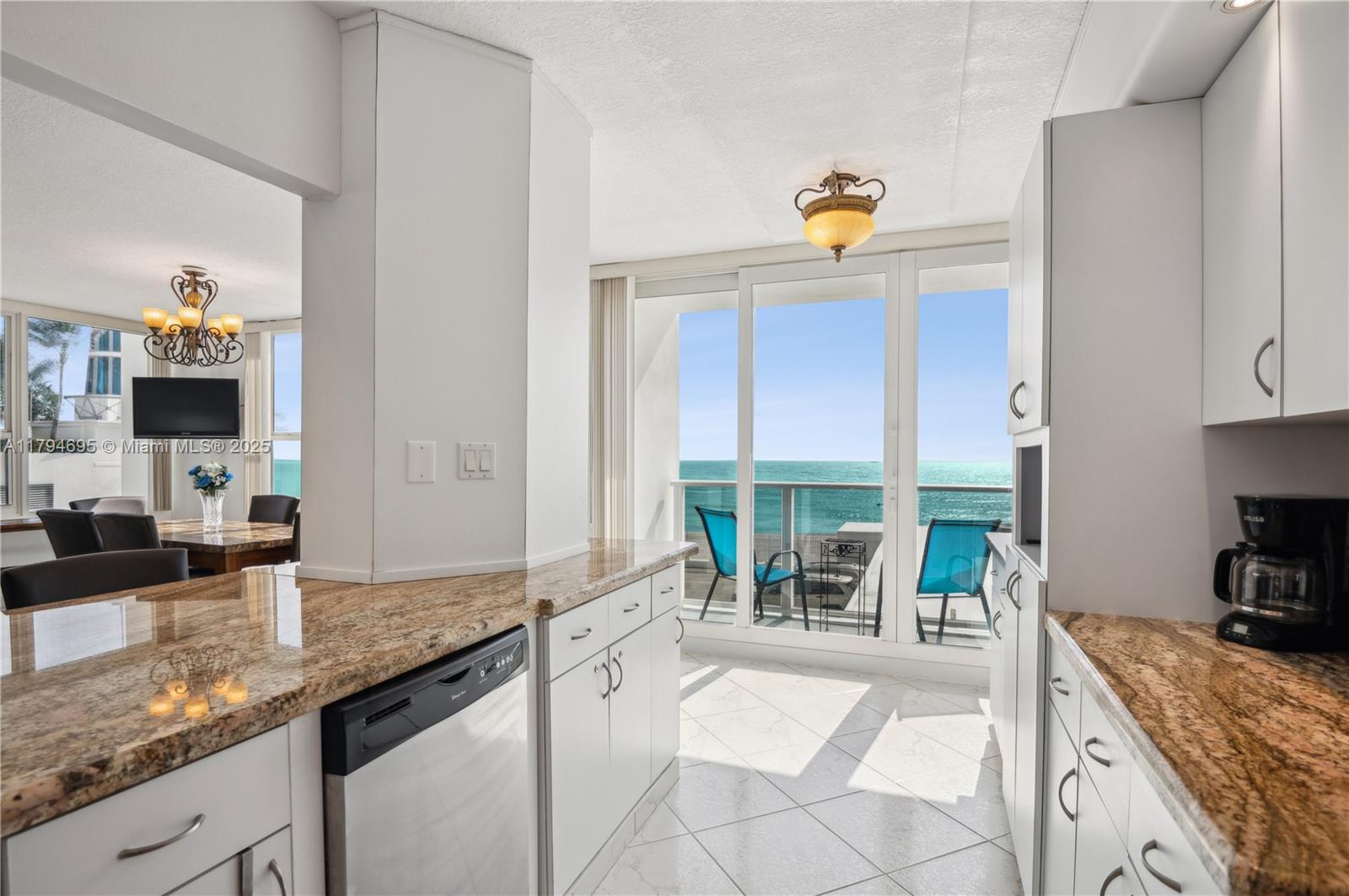 ALEXANDER TOWERS - Residential Lease