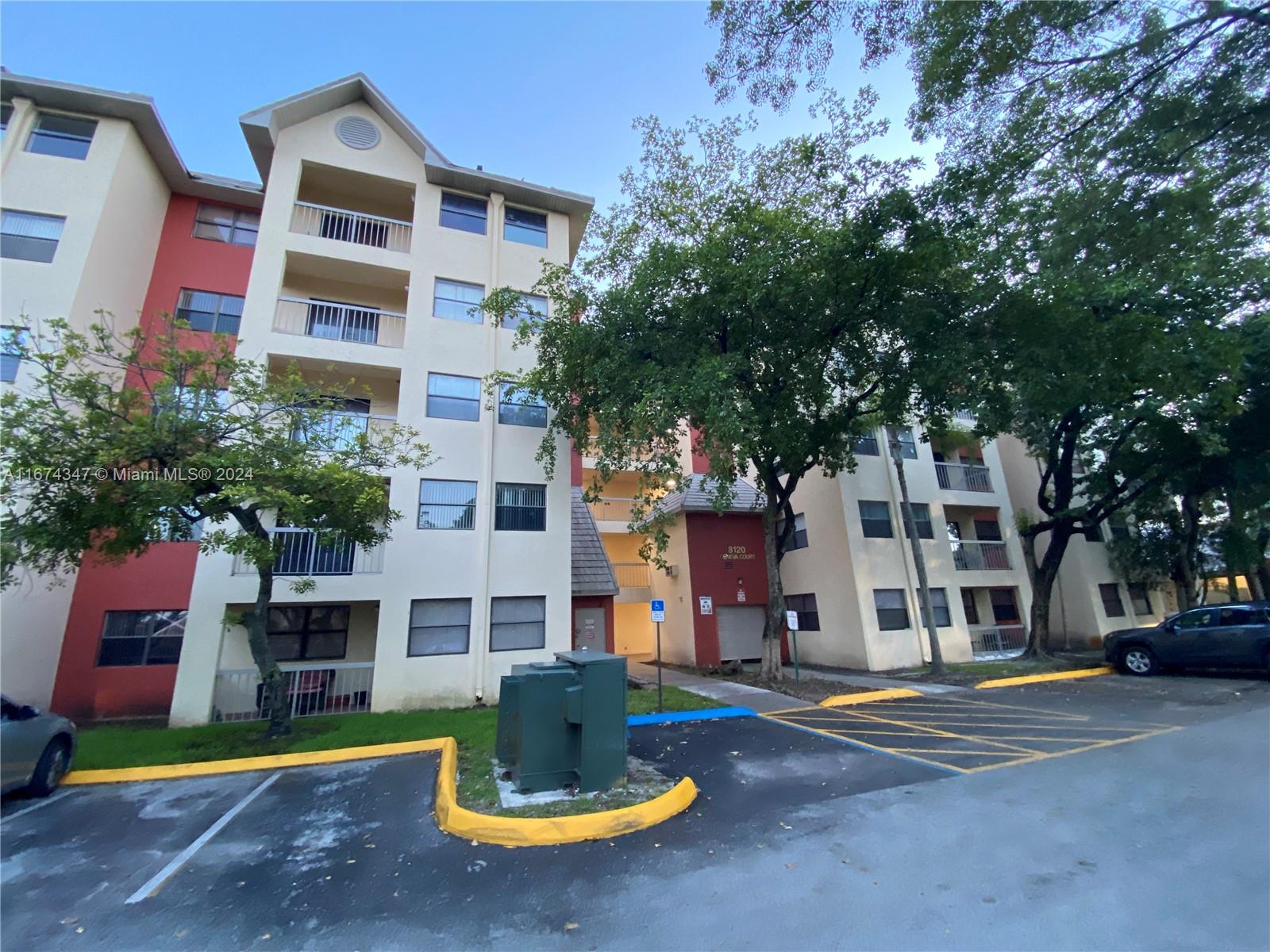 Spectacular Unit! Completely remodeled 2 large bedrooms with walk-in closets, kitchen with granite countertops, stainless steel appliances, modern cabinetry, washer and dryer inside the unit. Condo located in Las Vistas at Doral Community with swimming pools, tennis and racquetball courts, gym and clubhouse. Excellent location, in the heart of Downtown Doral area!