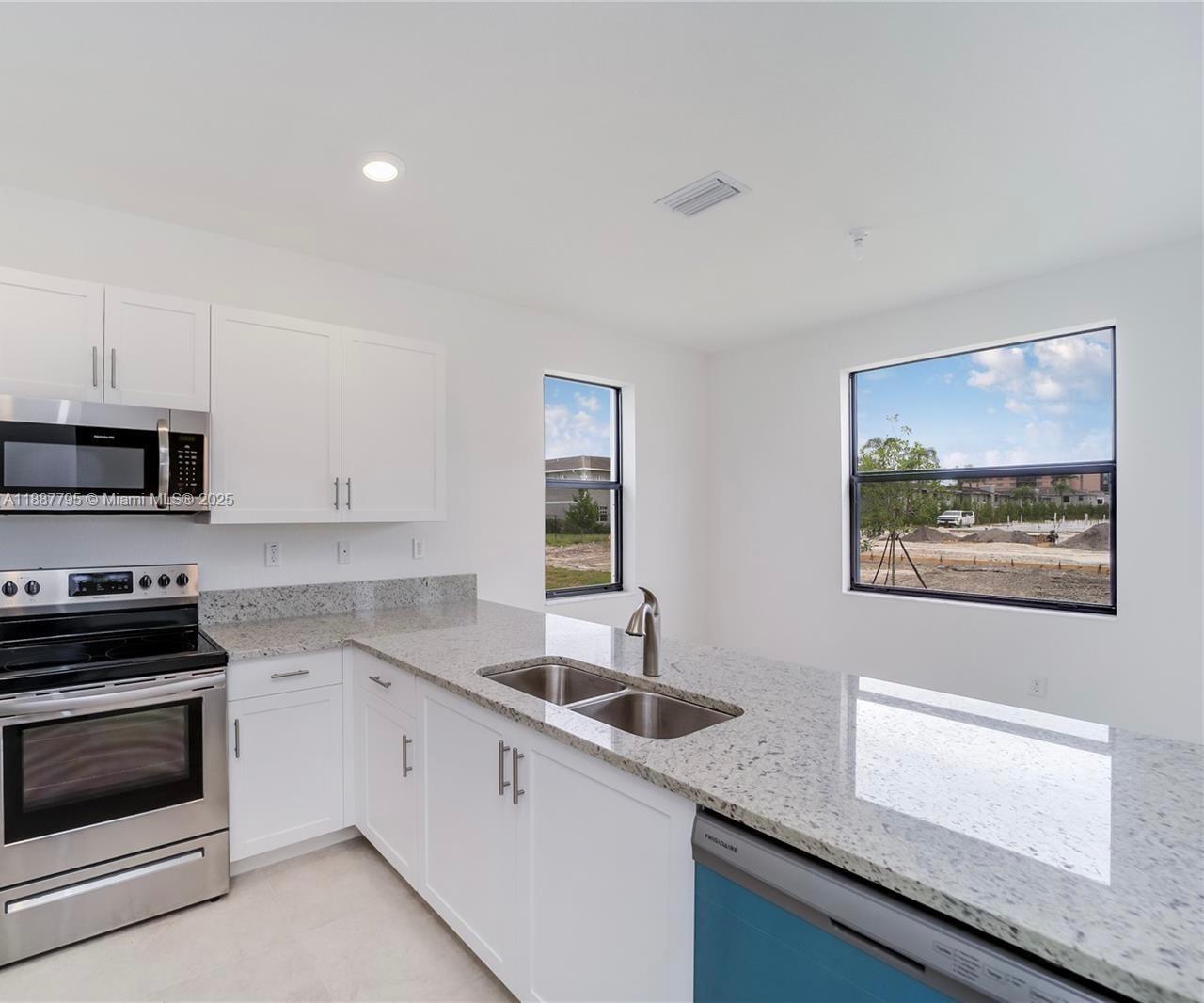 VIA VENTURA NEIGHBORHOOD - Residential Lease