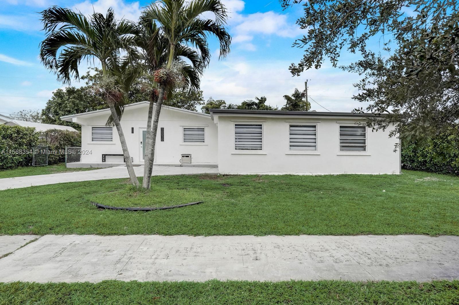 10010 Sw 213th Terr Ter, Cutler Bay, Miami-Dade County, Florida - 3 Bedrooms  
2 Bathrooms - 