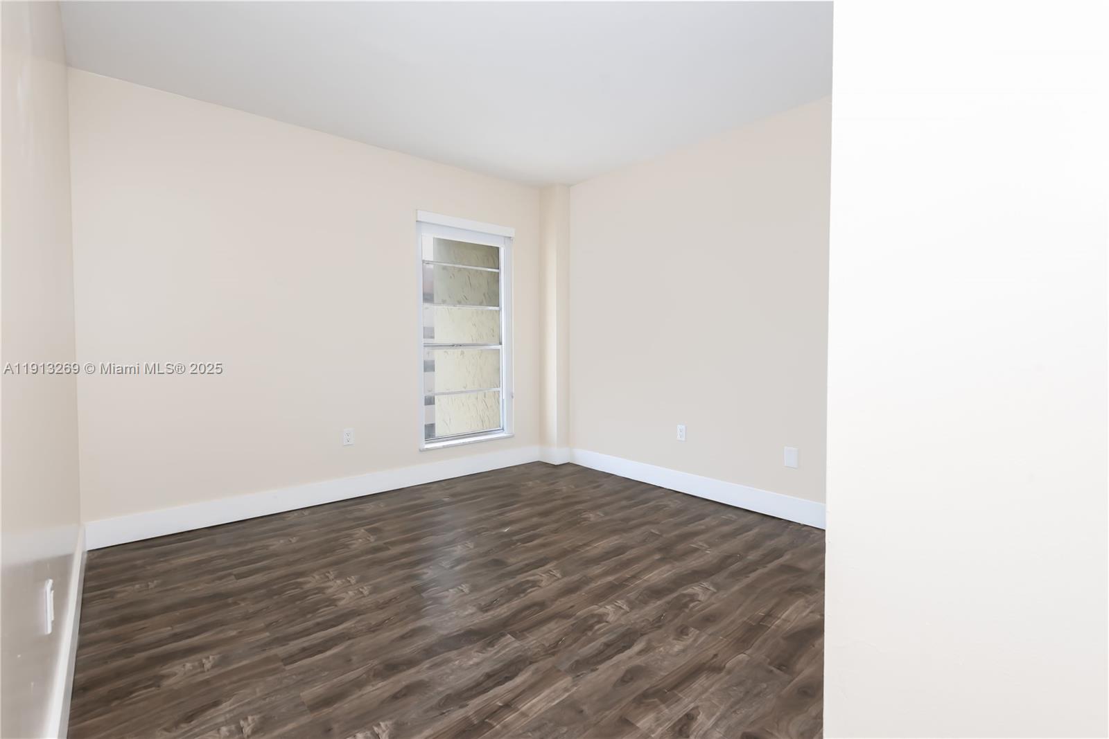 LE JEUNE HOUSE CONDO - Residential