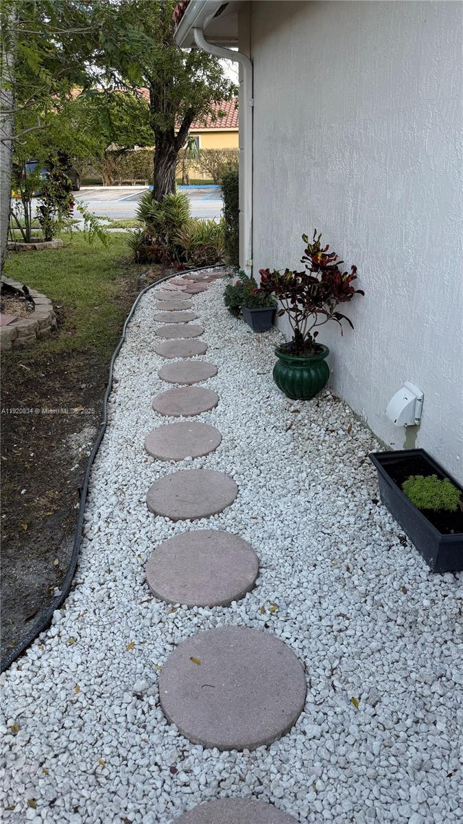 SAWGRASS VILLAGE - Residential Lease