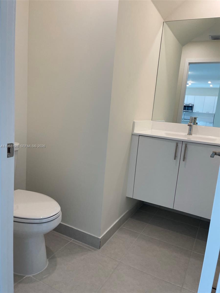 DOWNTOWN DORAL SOUTH PHAS - Residential Lease