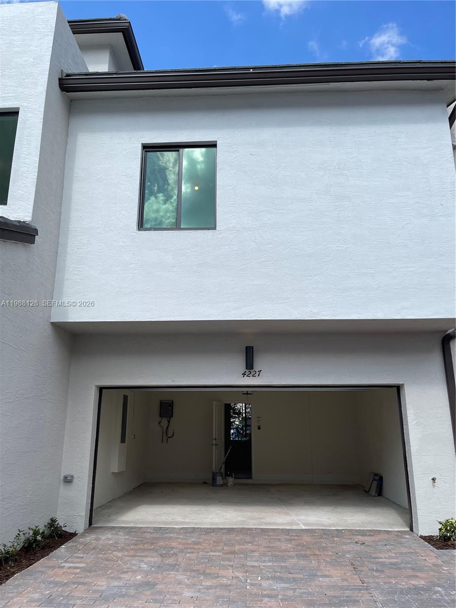 DOWNTOWN DORAL SOUTH PHAS - Residential Lease