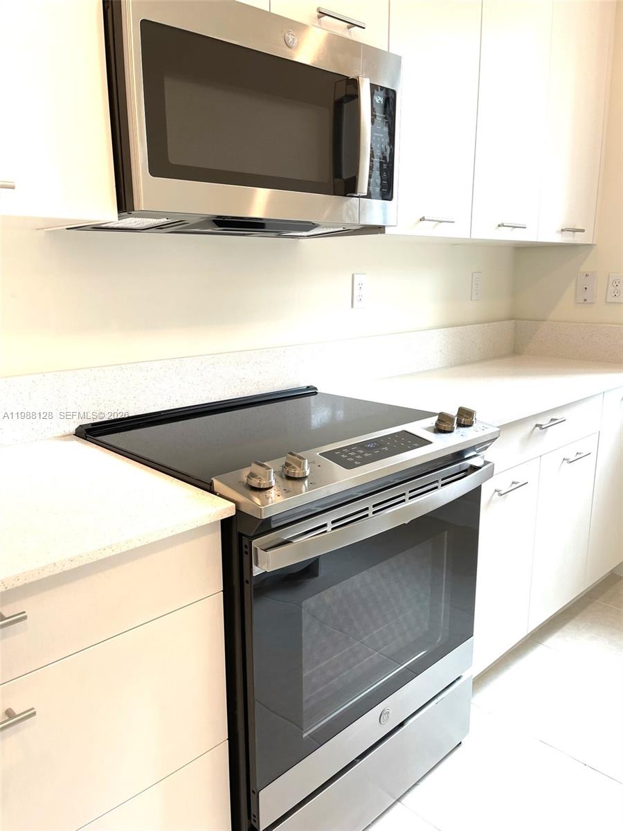 DOWNTOWN DORAL SOUTH PHAS - Residential Lease