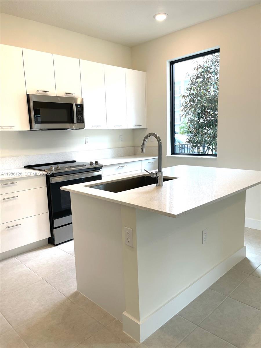 DOWNTOWN DORAL SOUTH PHAS - Residential Lease