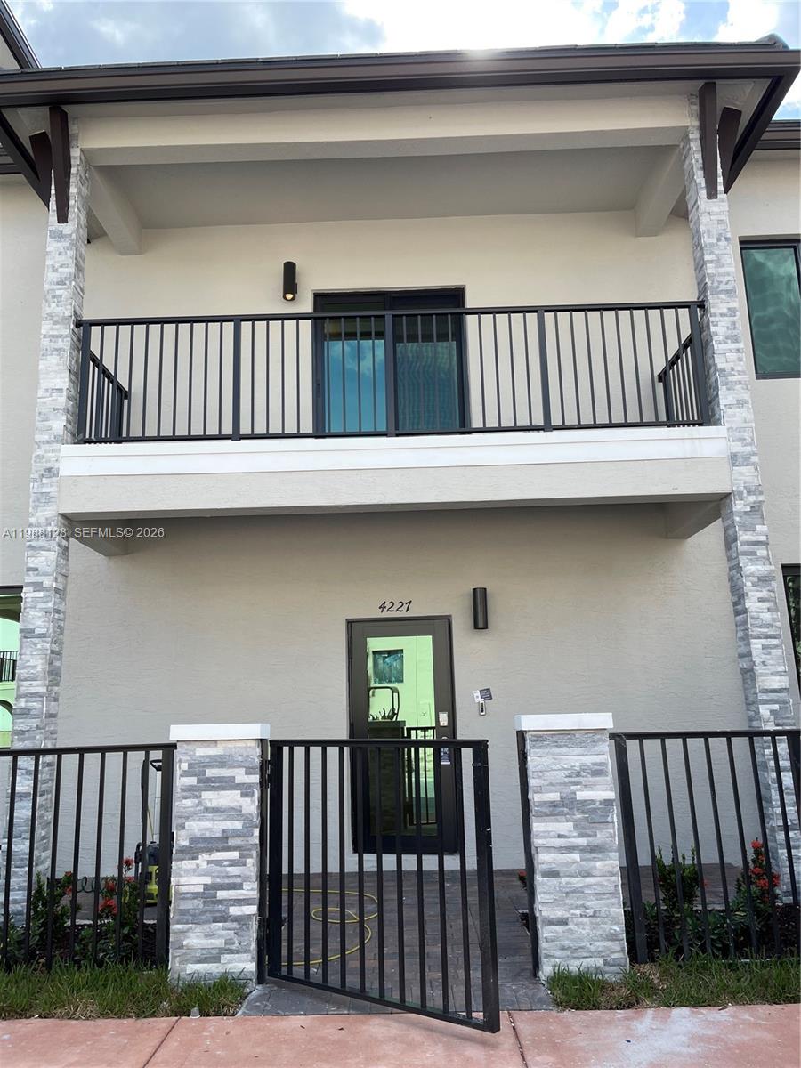 DOWNTOWN DORAL SOUTH PHAS - Residential Lease