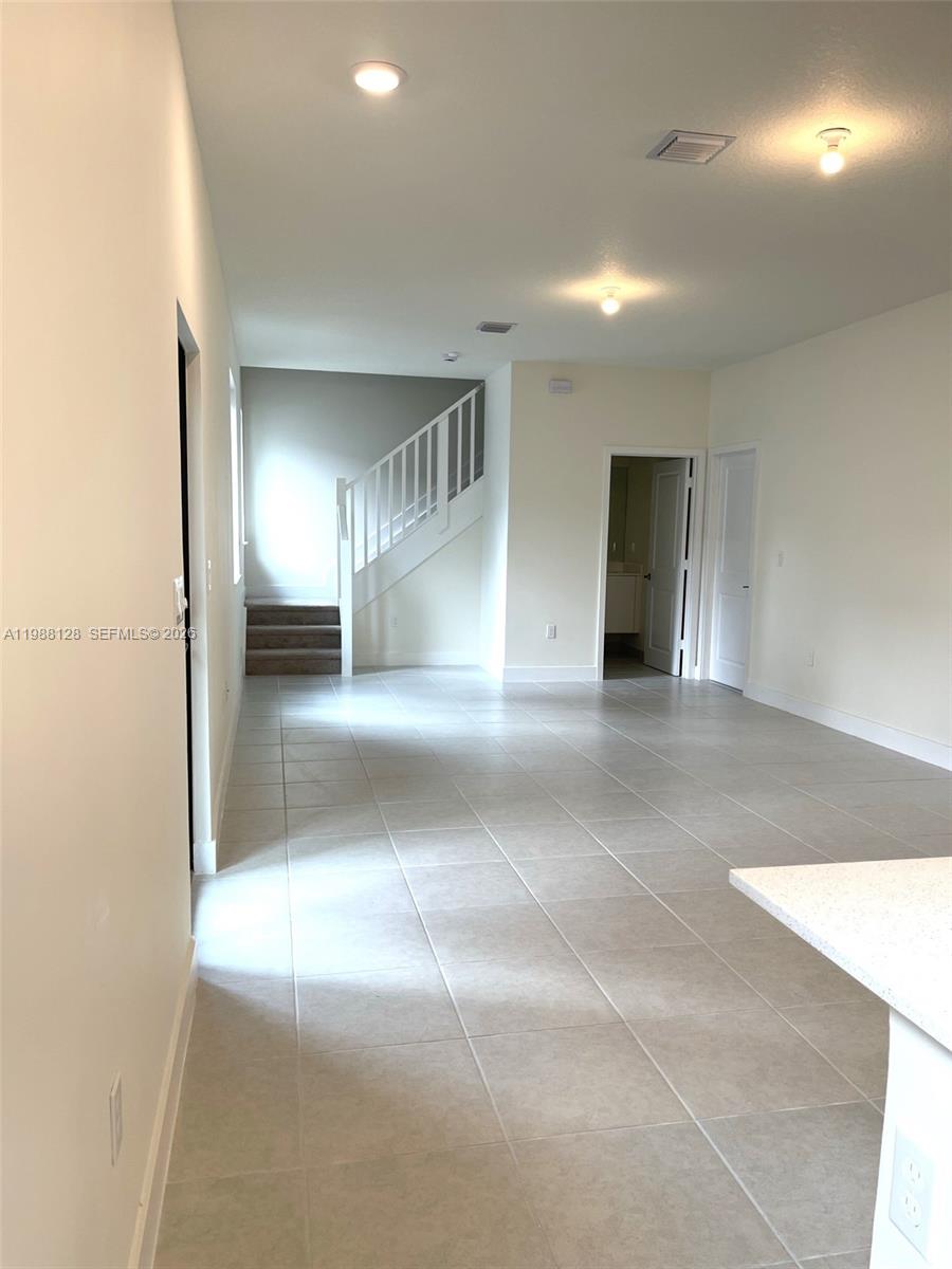 DOWNTOWN DORAL SOUTH PHAS - Residential Lease