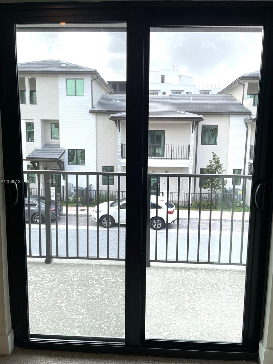 DOWNTOWN DORAL SOUTH PHAS - Residential Lease