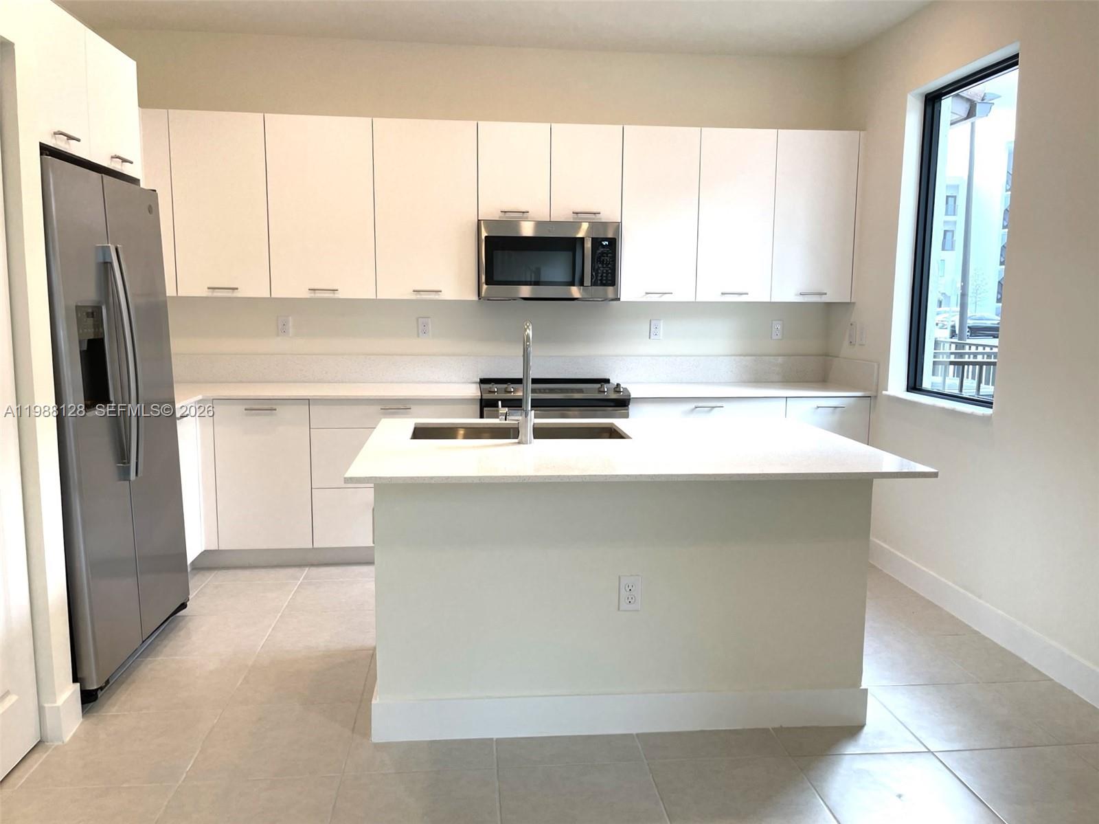 DOWNTOWN DORAL SOUTH PHAS - Residential Lease