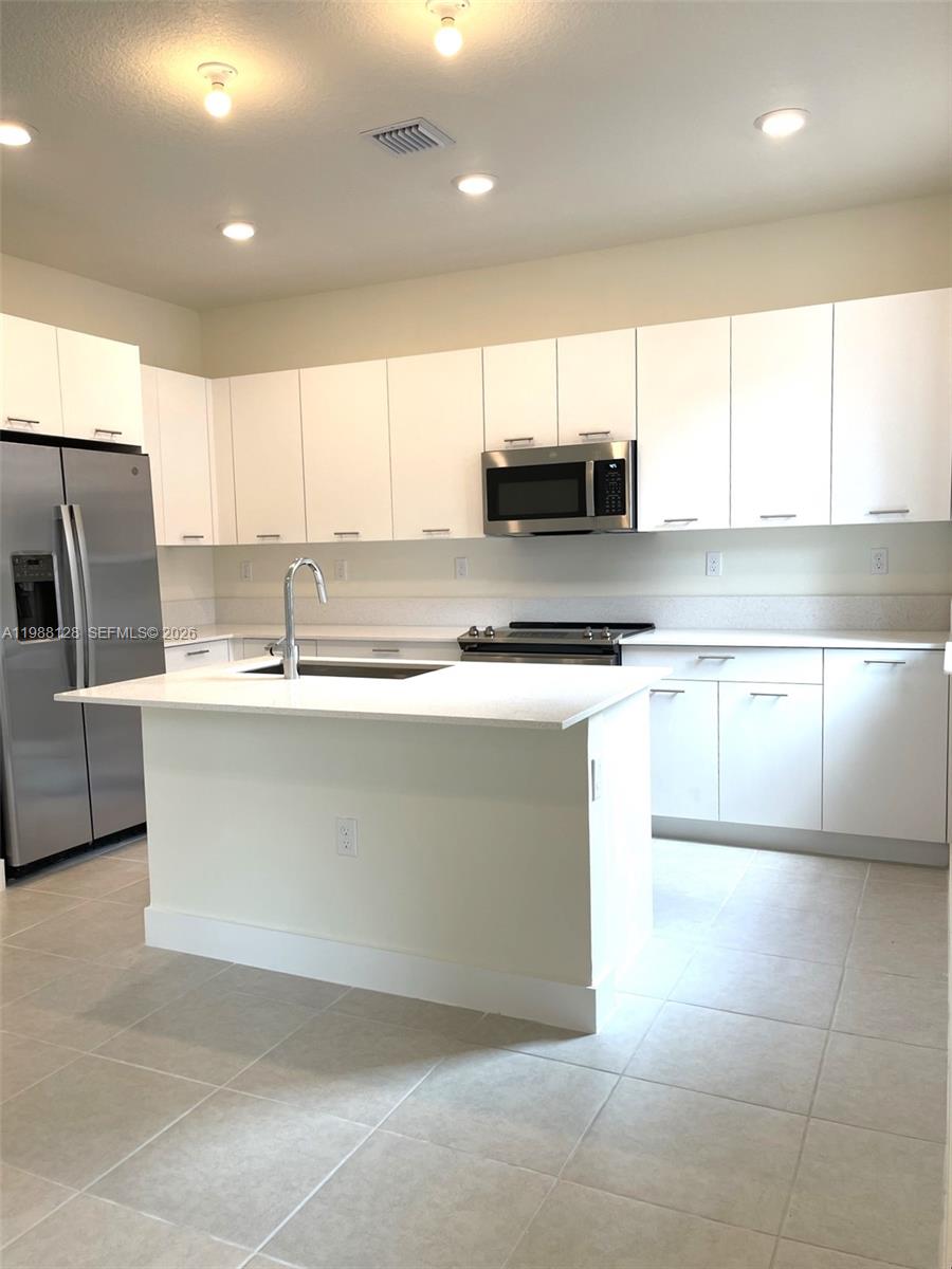 DOWNTOWN DORAL SOUTH PHAS - Residential Lease