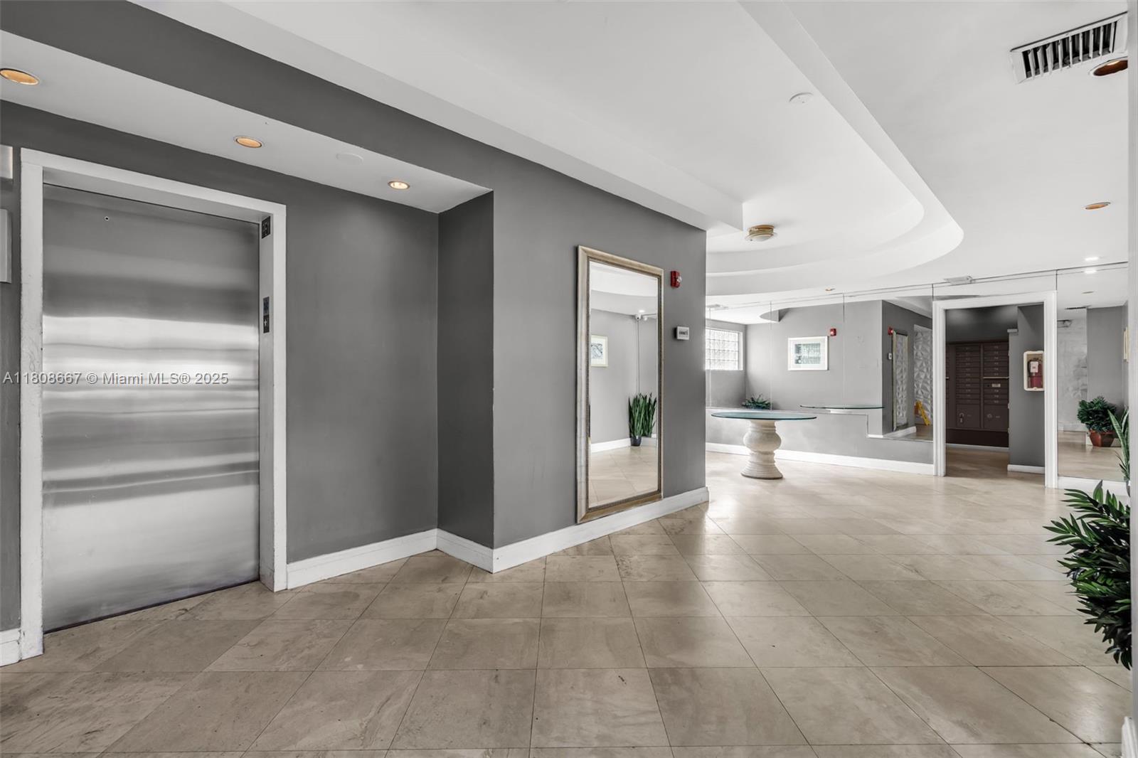 HAMPTON ON WASHINGTON AV - Residential