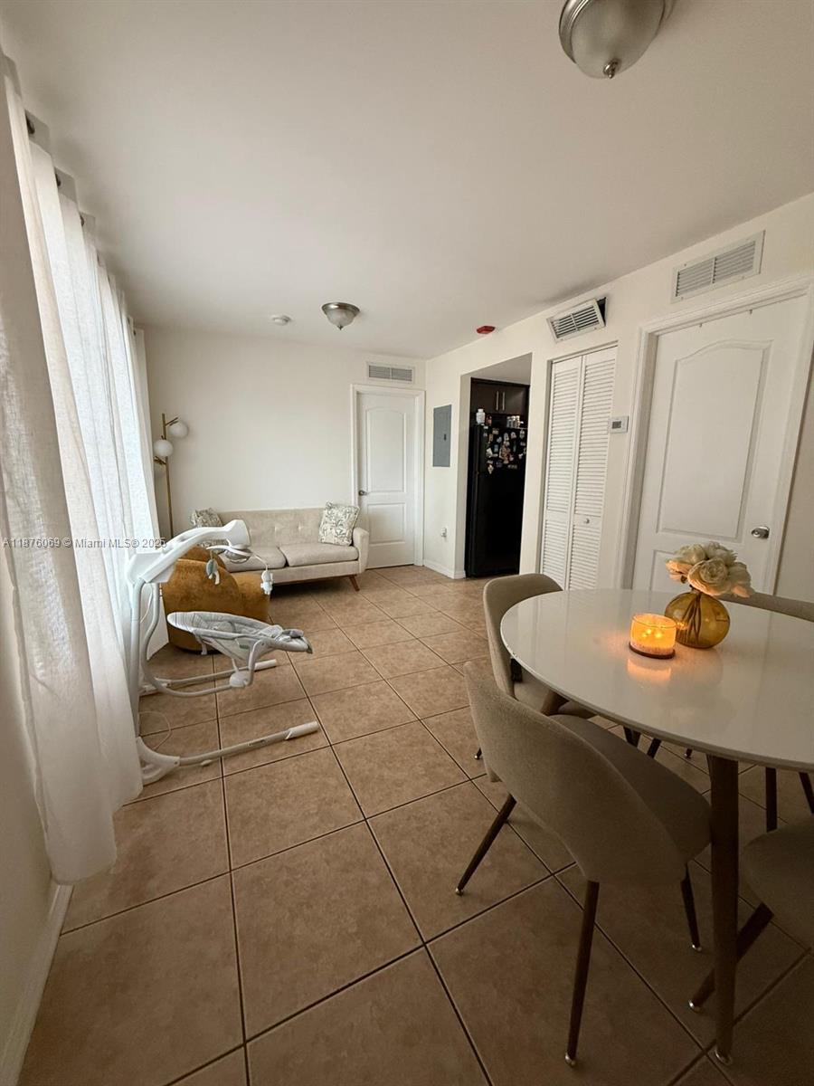 2 bedroom, 1 bathroom located in the heart of Miami Springs. Building offers parking and washer/dryer facility. Close to downtown Miami Springs! Minutes away from major highways and Miami international Airport.