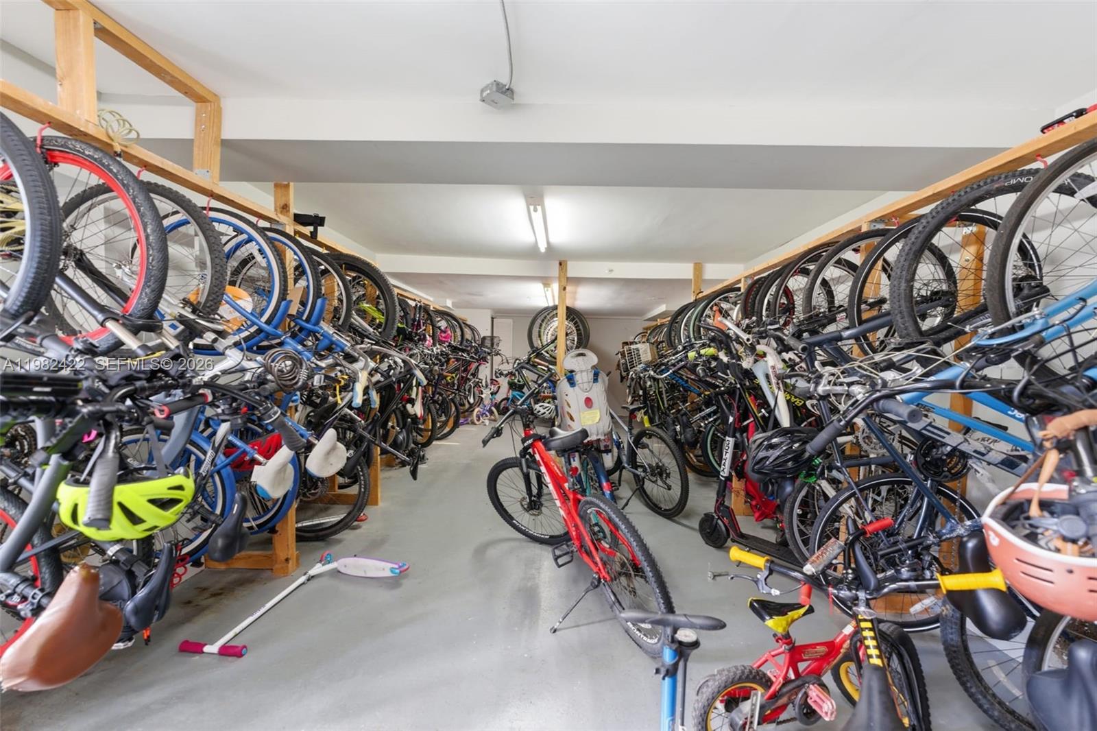 KEY BISC AMBASSADOR CONDO - Residential