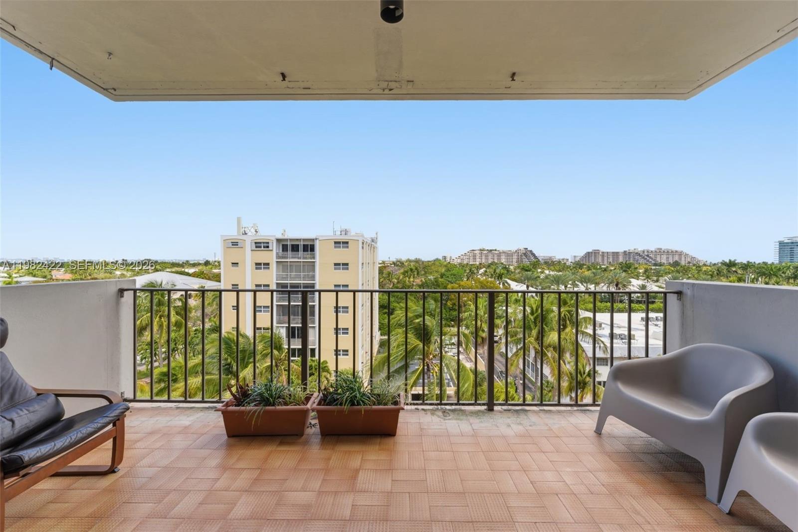 KEY BISC AMBASSADOR CONDO - Residential