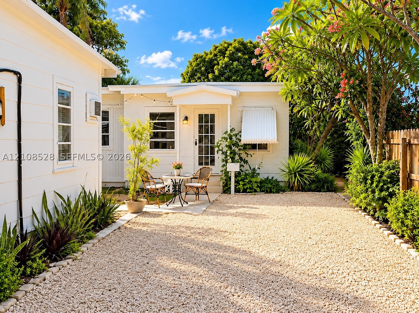 1124 N 18th Ave N