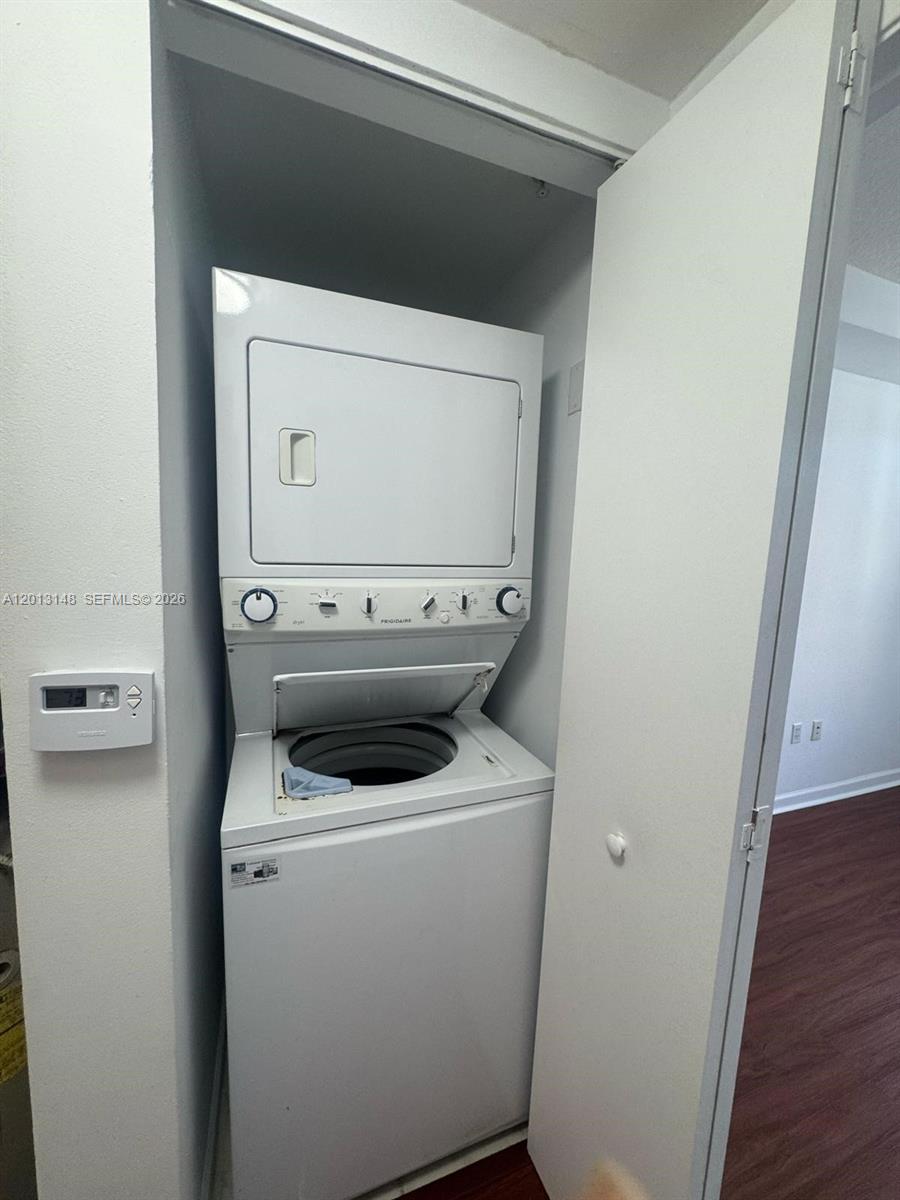 VENTURE AT AVENTURA WEST - Residential Lease
