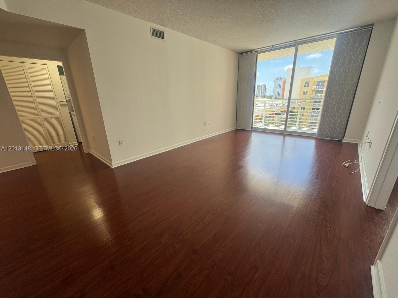 VENTURE AT AVENTURA WEST - Residential Lease