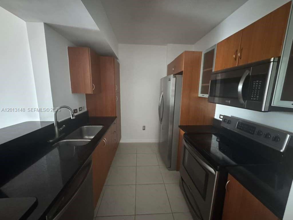 VENTURE AT AVENTURA WEST - Residential Lease