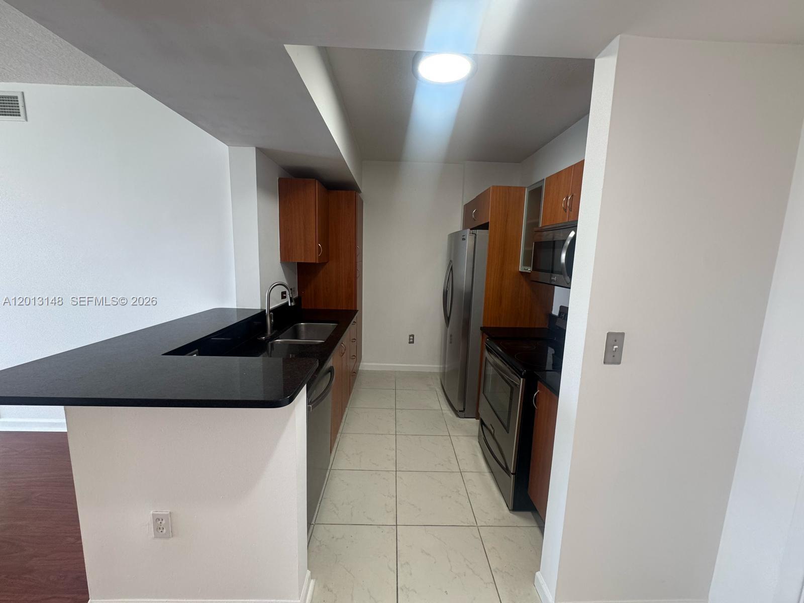 VENTURE AT AVENTURA WEST - Residential Lease