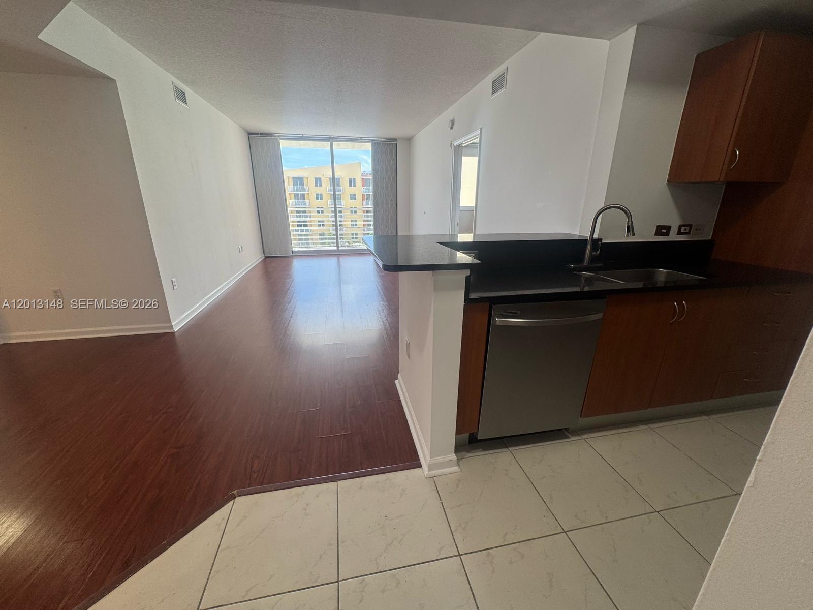 VENTURE AT AVENTURA WEST - Residential Lease