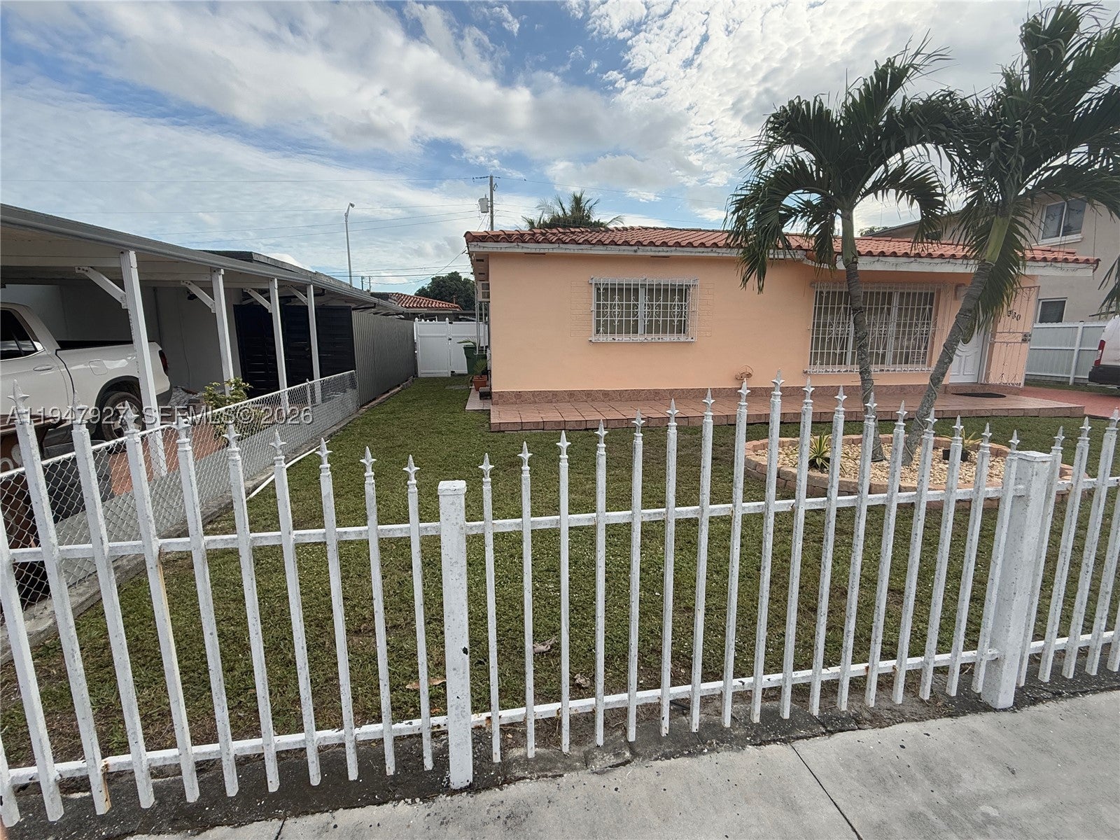 380 W 41st St